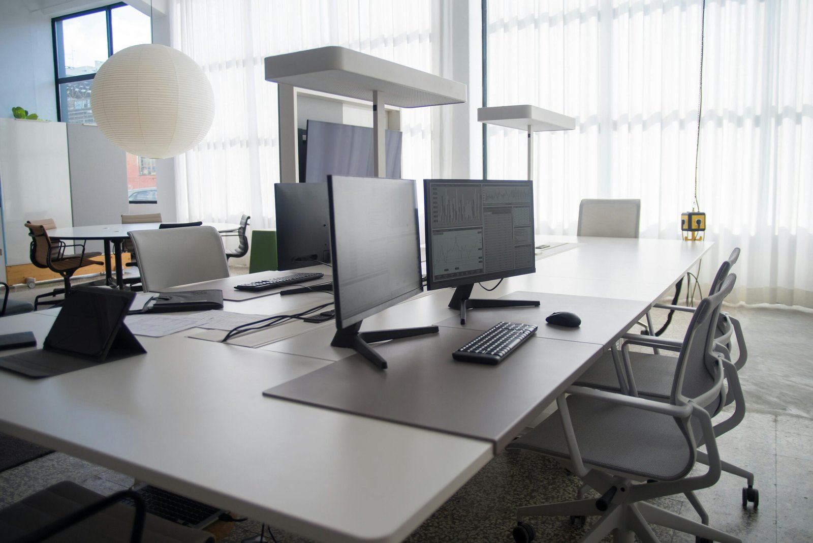Espace de bureaux moderne propre